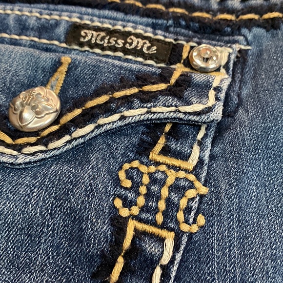 Miss me size 27 mid rise boot π - Picture 10 of 11